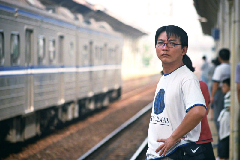 台灣鐵路旅遊攝影台中火車站月台旅客2002年之前攝影照片26